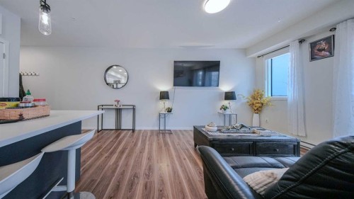 2209-33 Carringham Gate Nw, Calgary, AB - Indoor