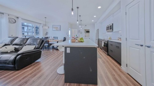 2209-33 Carringham Gate Nw, Calgary, AB - Indoor