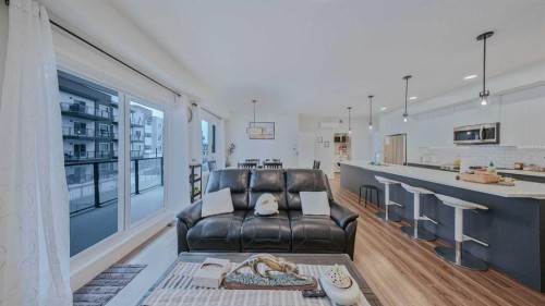 2209-33 Carringham Gate Nw, Calgary, AB - Indoor