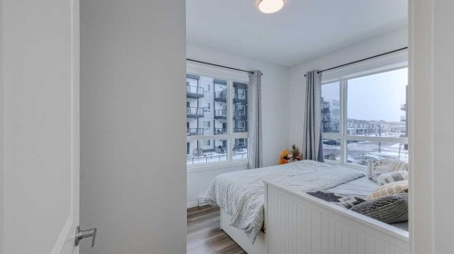 2209-33 Carringham Gate Nw, Calgary, AB - Indoor Photo Showing Bedroom