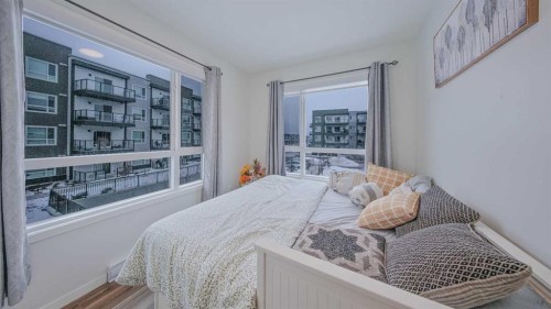 2209-33 Carringham Gate Nw, Calgary, AB - Indoor Photo Showing Bedroom