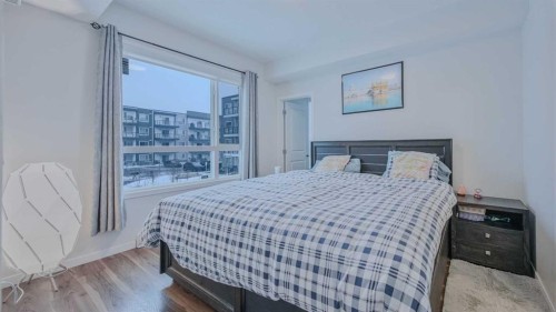 2209-33 Carringham Gate Nw, Calgary, AB - Indoor Photo Showing Bedroom