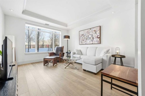 101-121 Quarry Way Se, Calgary, AB - Indoor Photo Showing Living Room