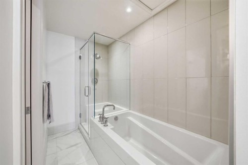 101-121 Quarry Way Se, Calgary, AB - Indoor Photo Showing Bathroom
