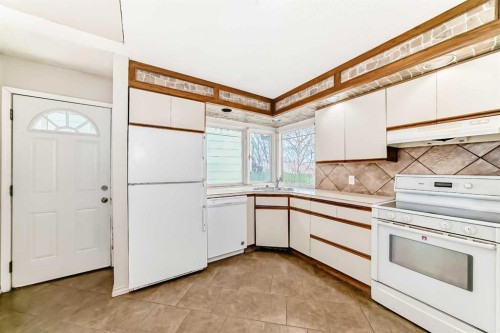 927 Midridge Drive Se, Calgary, AB - Indoor Photo Showing Kitchen