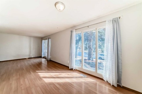 927 Midridge Drive Se, Calgary, AB - Indoor Photo Showing Other Room