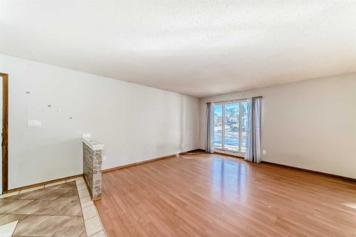 927 Midridge Drive Se, Calgary, AB - Indoor Photo Showing Other Room