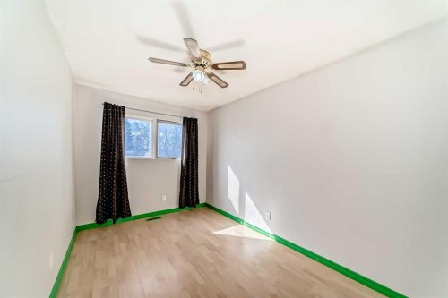 927 Midridge Drive Se, Calgary, AB - Indoor Photo Showing Other Room