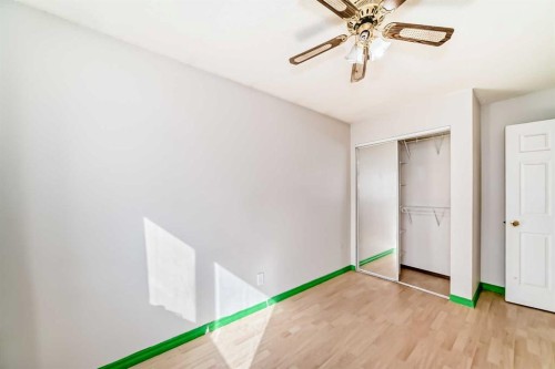 927 Midridge Drive Se, Calgary, AB - Indoor Photo Showing Other Room