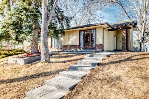 927 Midridge Drive Se, Calgary, AB - Outdoor