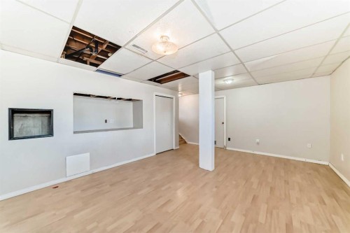 927 Midridge Drive Se, Calgary, AB - Indoor Photo Showing Other Room