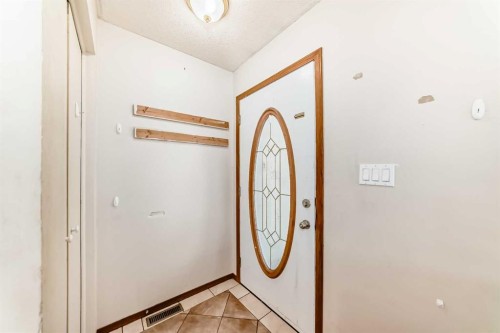 927 Midridge Drive Se, Calgary, AB - Indoor Photo Showing Other Room