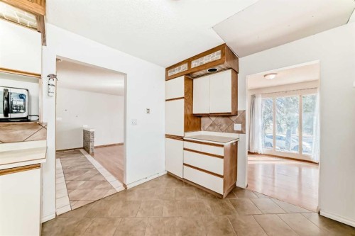 927 Midridge Drive Se, Calgary, AB - Indoor