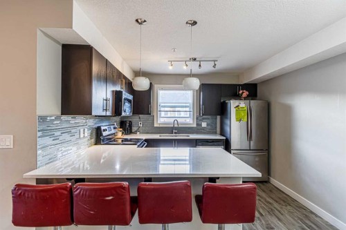 302-2300 Evanston Square Nw, Calgary, AB - Indoor Photo Showing Kitchen