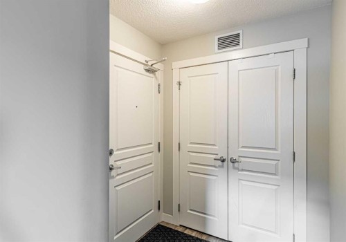 302-2300 Evanston Square Nw, Calgary, AB - Indoor Photo Showing Other Room