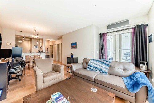 204-830 Centre Avenue Ne, Calgary, AB - Indoor Photo Showing Living Room