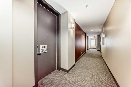 204-830 Centre Avenue Ne, Calgary, AB - Indoor Photo Showing Other Room