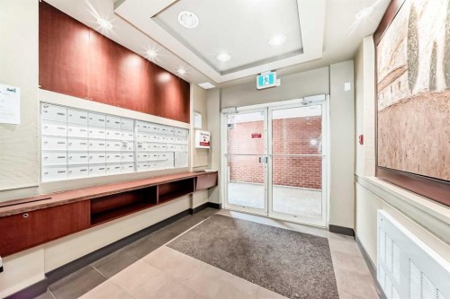 204-830 Centre Avenue Ne, Calgary, AB - Indoor Photo Showing Other Room