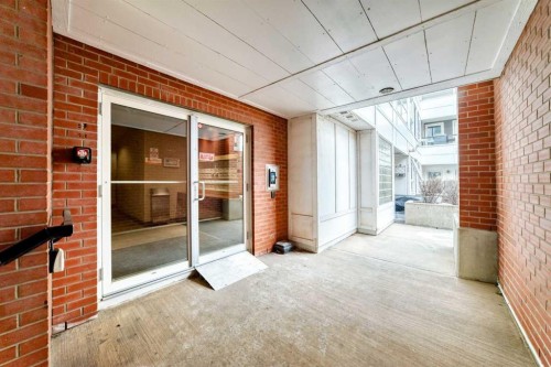 204-830 Centre Avenue Ne, Calgary, AB -  With Exterior