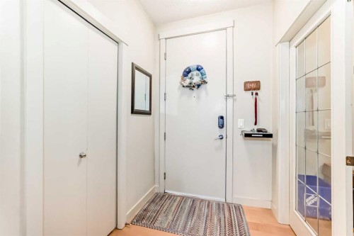204-830 Centre Avenue Ne, Calgary, AB - Indoor Photo Showing Other Room