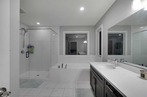 168 Evansfield Close Nw, Calgary, AB - Indoor Photo Showing Bathroom