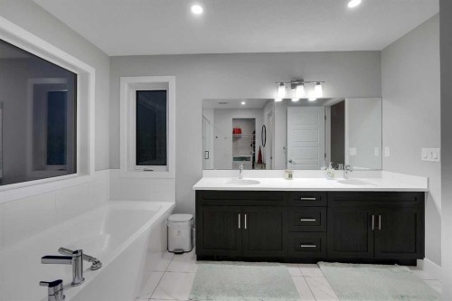 168 Evansfield Close Nw, Calgary, AB - Indoor Photo Showing Bathroom