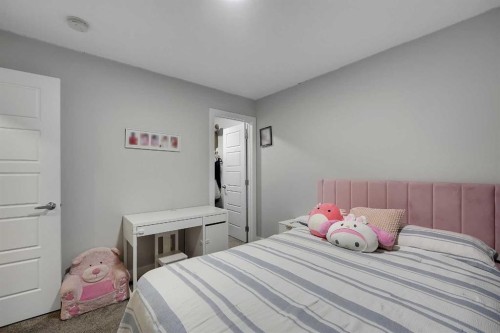 168 Evansfield Close Nw, Calgary, AB - Indoor Photo Showing Bedroom