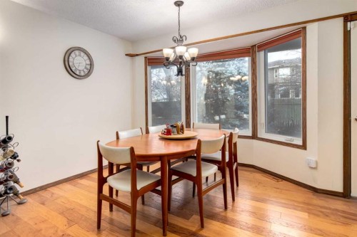 76 Sunmount Road Se, Calgary, AB - Indoor Photo Showing Dining Room