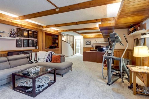 76 Sunmount Road Se, Calgary, AB - Indoor Photo Showing Other Room