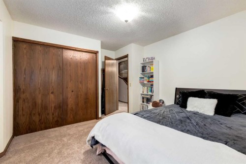 76 Sunmount Road Se, Calgary, AB - Indoor Photo Showing Bedroom