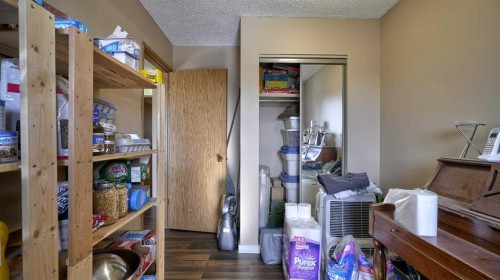 35 Riverbirch Road Se, Calgary, AB - Indoor