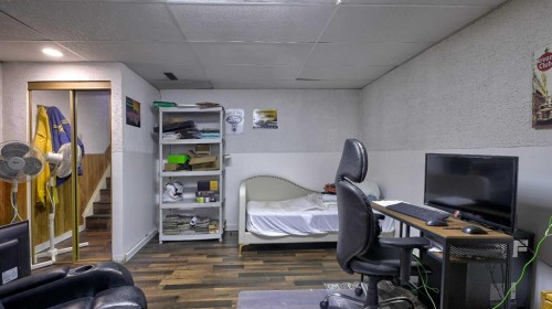 35 Riverbirch Road Se, Calgary, AB - Indoor