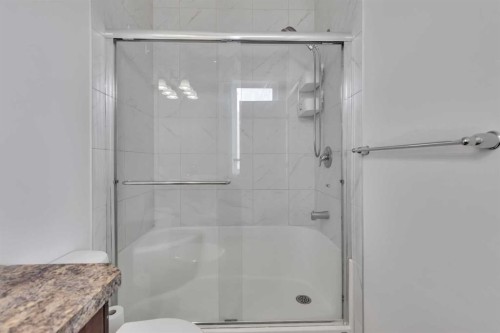 44 Cityside Rise Ne, Calgary, AB - Indoor Photo Showing Bathroom