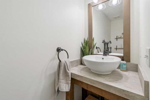 46 Prestwick Rise Se, Calgary, AB - Indoor Photo Showing Bathroom