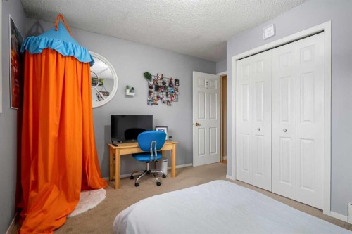 83 Deerbow Place Se, Calgary, AB - Indoor Photo Showing Bedroom