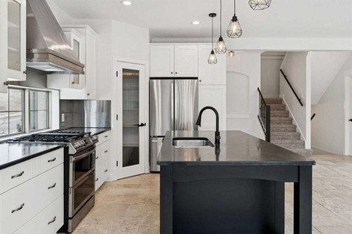 1 Discovery Ridge Link Sw, Calgary, AB - Indoor Photo Showing Kitchen With Upgraded Kitchen