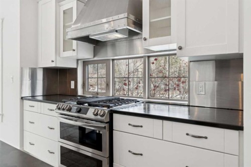 1 Discovery Ridge Link Sw, Calgary, AB - Indoor Photo Showing Kitchen