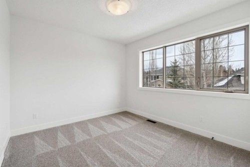 1 Discovery Ridge Link Sw, Calgary, AB - Indoor Photo Showing Other Room