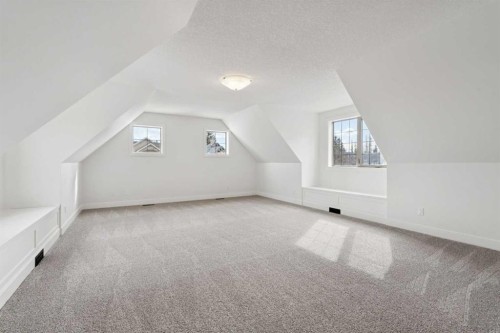 1 Discovery Ridge Link Sw, Calgary, AB - Indoor Photo Showing Other Room