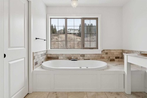 1 Discovery Ridge Link Sw, Calgary, AB - Indoor Photo Showing Bathroom