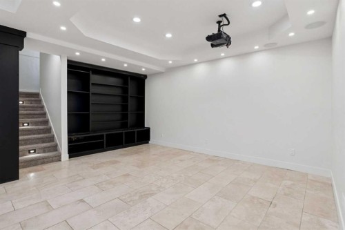 1 Discovery Ridge Link Sw, Calgary, AB - Indoor Photo Showing Other Room