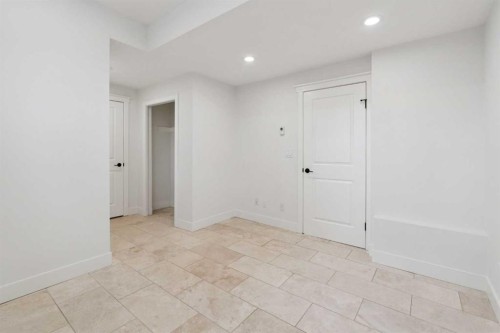 1 Discovery Ridge Link Sw, Calgary, AB - Indoor Photo Showing Other Room