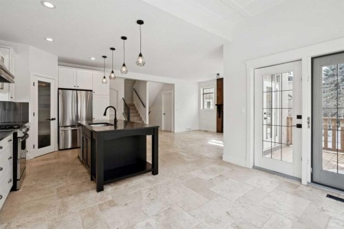 1 Discovery Ridge Link Sw, Calgary, AB - Indoor Photo Showing Kitchen With Upgraded Kitchen