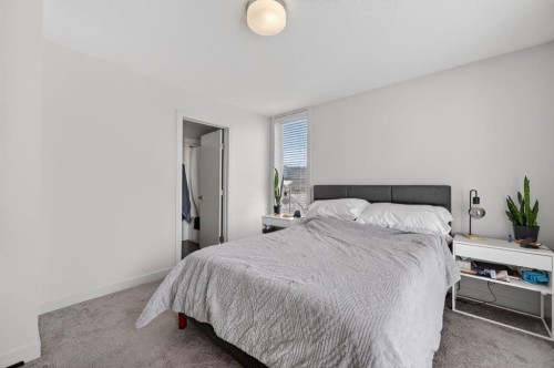 403 Bow Grove Nw, Calgary, AB - Indoor Photo Showing Bedroom