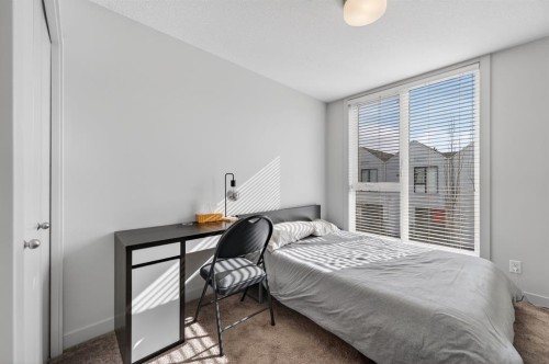 403 Bow Grove Nw, Calgary, AB - Indoor Photo Showing Bedroom