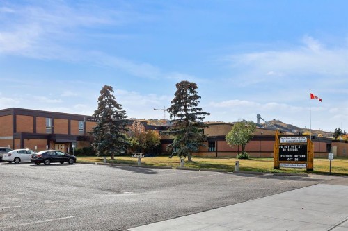 403 Bow Grove Nw, Calgary, AB - Outdoor