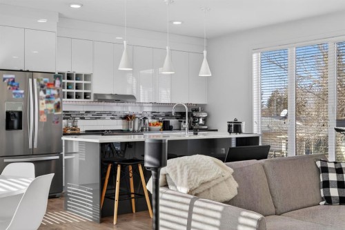 403 Bow Grove Nw, Calgary, AB - Indoor