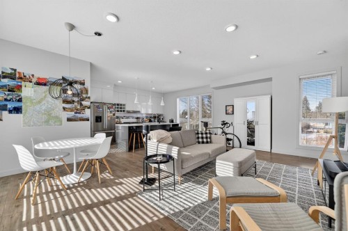 403 Bow Grove Nw, Calgary, AB - Indoor Photo Showing Living Room