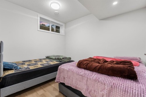 353 Herron Mews Ne, Calgary, AB - Indoor Photo Showing Bedroom