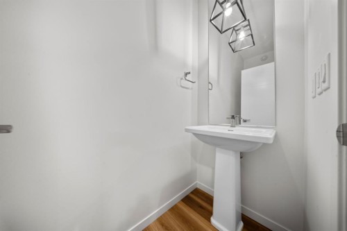353 Herron Mews Ne, Calgary, AB - Indoor Photo Showing Bathroom
